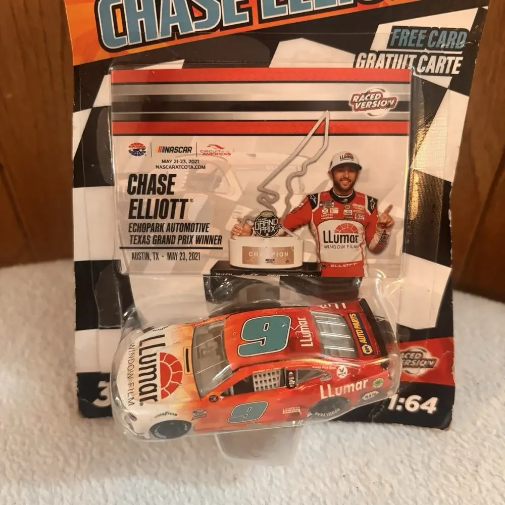 Chase Elliott #9 2022 NASCAR Authentics Wave 1 Llumar COTA Win 1:64 Diecast